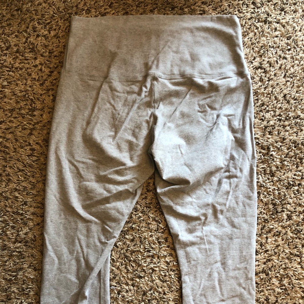 Grey lululemon cropped leggings